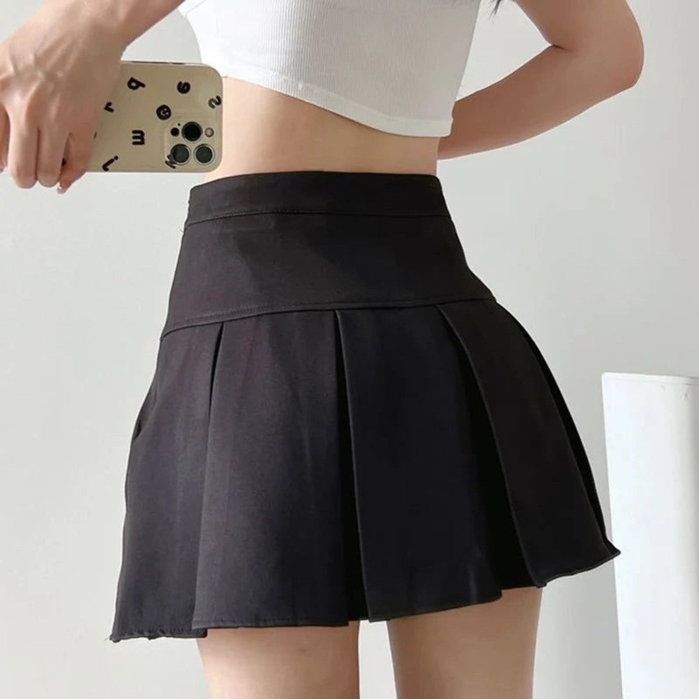 Taunt Vintage Y2K Mini Skater Black Skirt